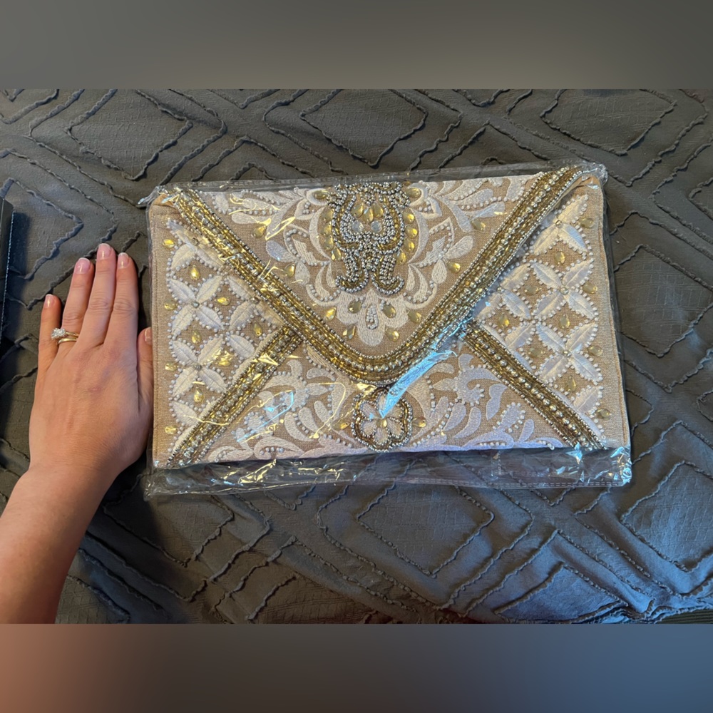 Beaded clutch